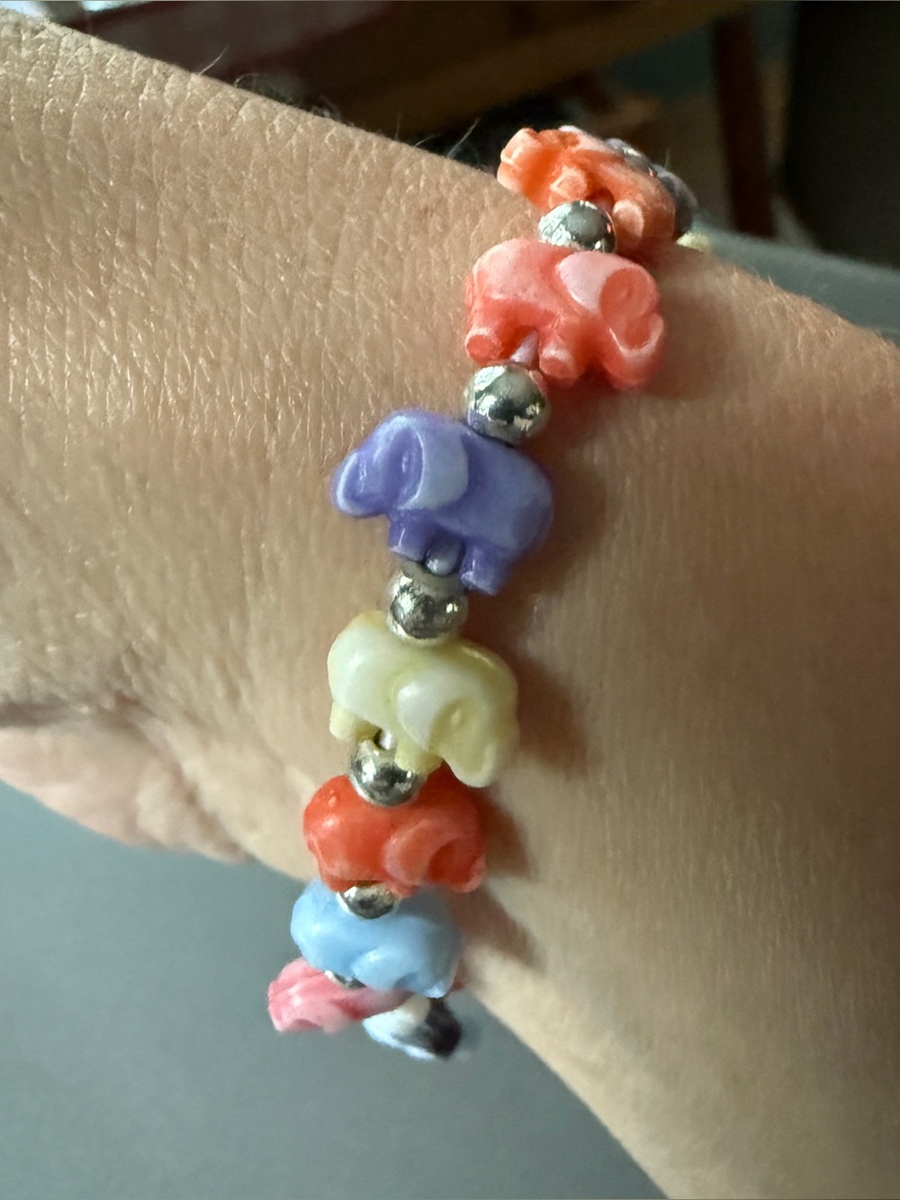 Vintage Pastel Carved Elephant Beaded Stretch Bracelet - Picture 3 of 3